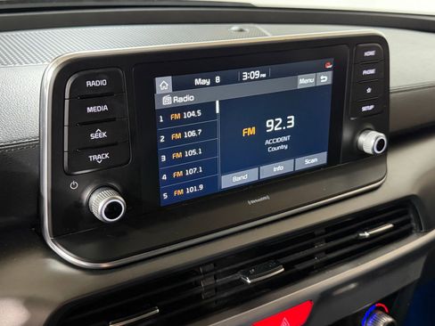 Used 2021 Kia Telluride LX FWD image 25