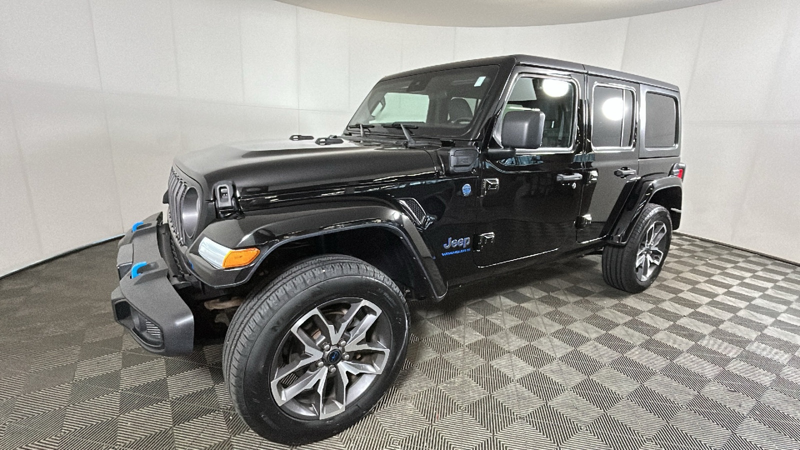 Used 2024 Jeep Wrangler Unlimited AWD/4WD image 8