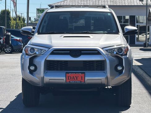 Used 2023 Toyota 4Runner TRD Off-Road Premium w/ Moonroof Package AWD/4WD image 11