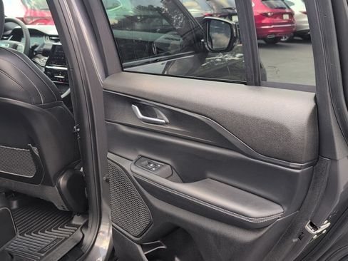 Used 2025 Jeep Grand Cherokee Altitude AWD/4WD image 43