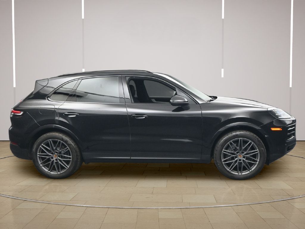 Certified 2025 Porsche Cayenne AWD/4WD image 23