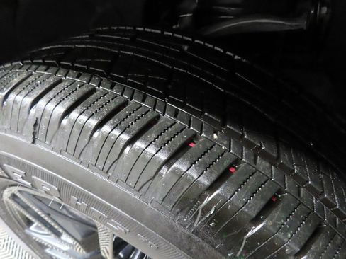 Used 2025 GMC Sierra 1500 Elevation image 7