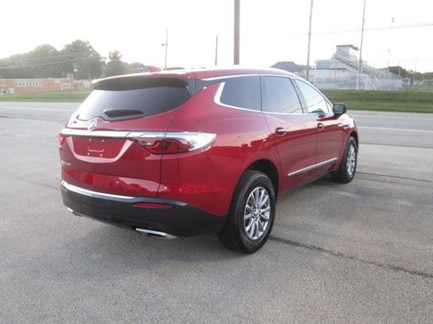 Used 2023 Buick Enclave Essence image 7