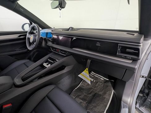 New 2025 Porsche Macan 4 Electric image 20