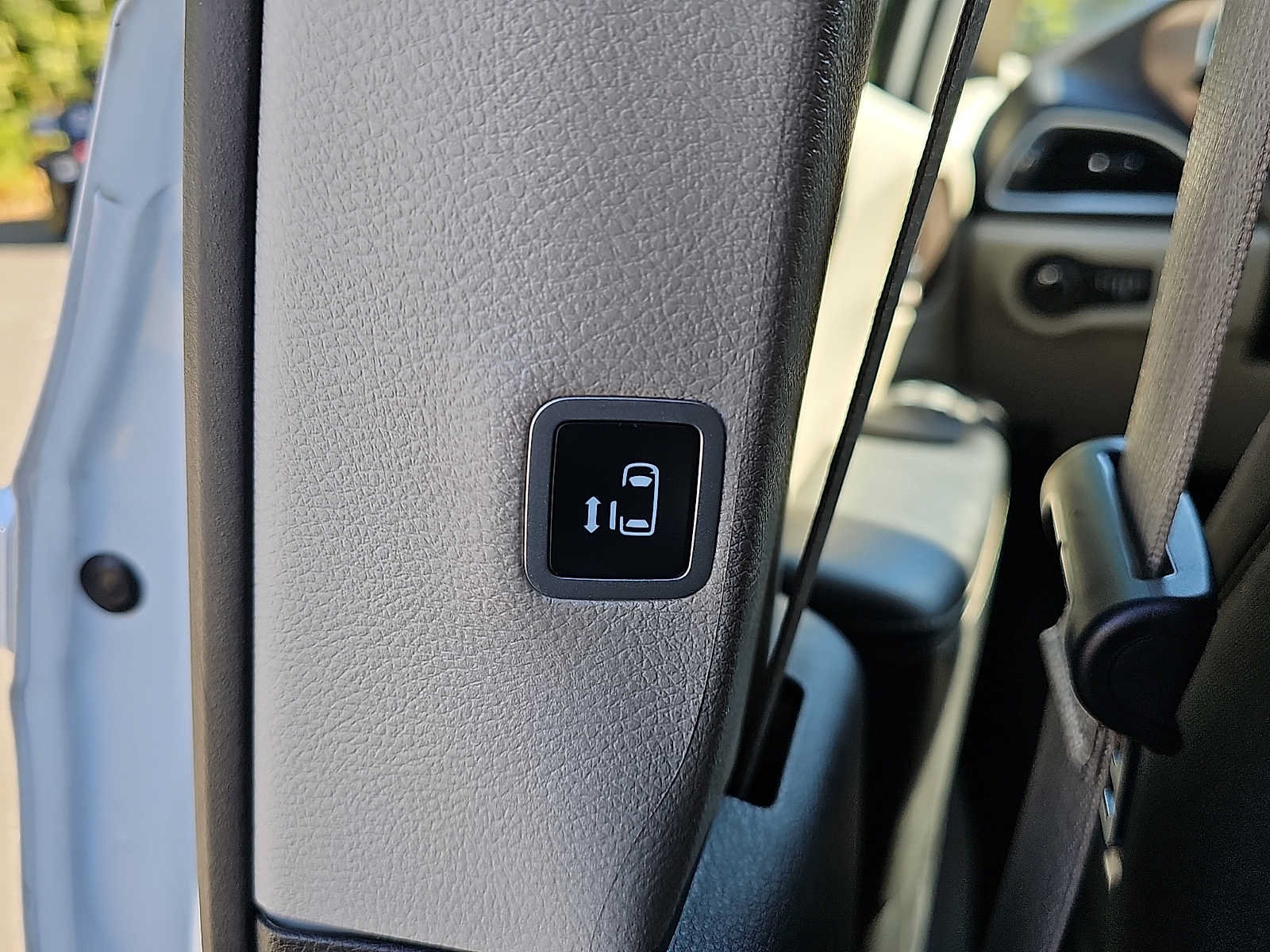Used 2024 Chrysler Voyager LX FWD image 13