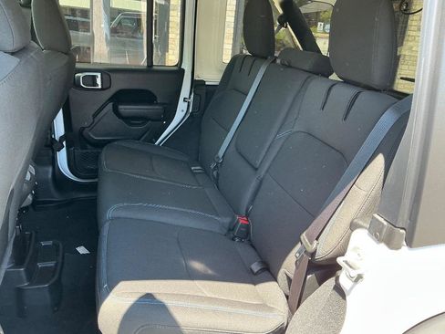 Used 2023 Jeep Wrangler Unlimited Rubicon 4xe w/ Cold Weather Group AWD/4WD image 11