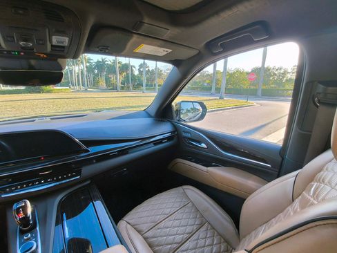 Used 2022 Cadillac Escalade ESV Premium Luxury image 27