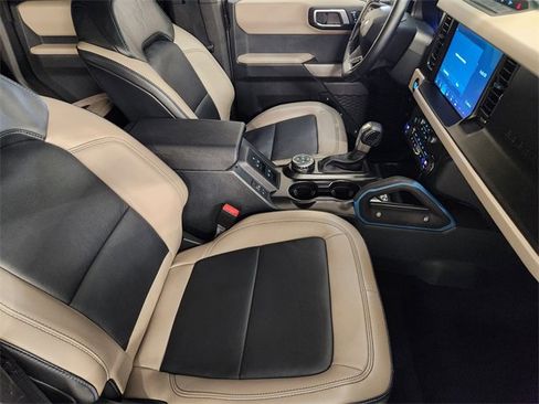 Used 2023 Ford Bronco Wildtrak image 3
