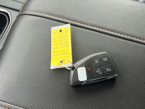 Used 2023 GMC Sierra 1500 AT4 image 32