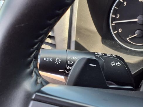 Used 2025 Nissan Rogue SV FWD image 19