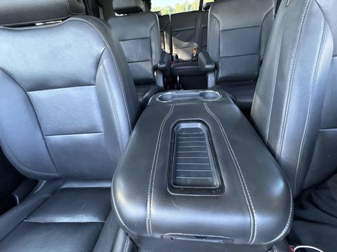 Used 2023 Chevrolet Tahoe Z71 w/ Luxury Package AWD/4WD image 21