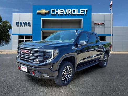 Used 2025 GMC Sierra 1500 AT4 w/ AT4 Premium Package AWD/4WD image 7
