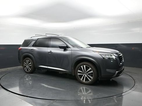 Used 2024 Nissan Pathfinder Platinum w/ Cargo Package AWD/4WD image 1