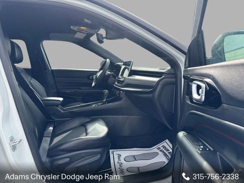 Used 2025 Jeep Compass Trailhawk AWD/4WD image 13