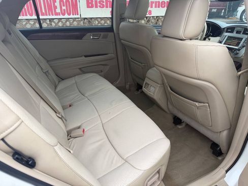 Used 2011 Toyota Avalon Limited FWD image 11