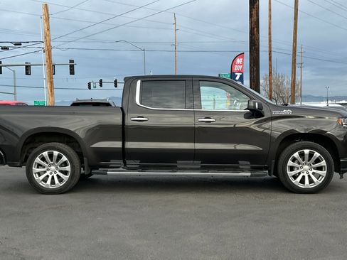 Used 2021 Chevrolet Silverado 1500 High Country w/ Technology Package image 3