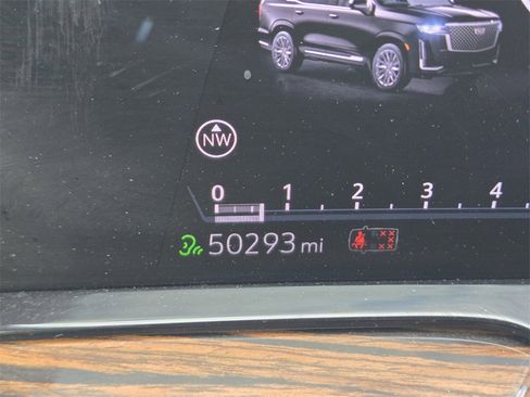 Used 2023 Cadillac Escalade ESV Premium Luxury image 23