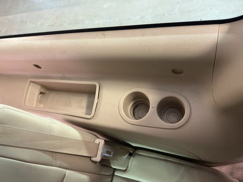 Used 2014 Chevrolet Suburban LT w/ Luxury Package image 31