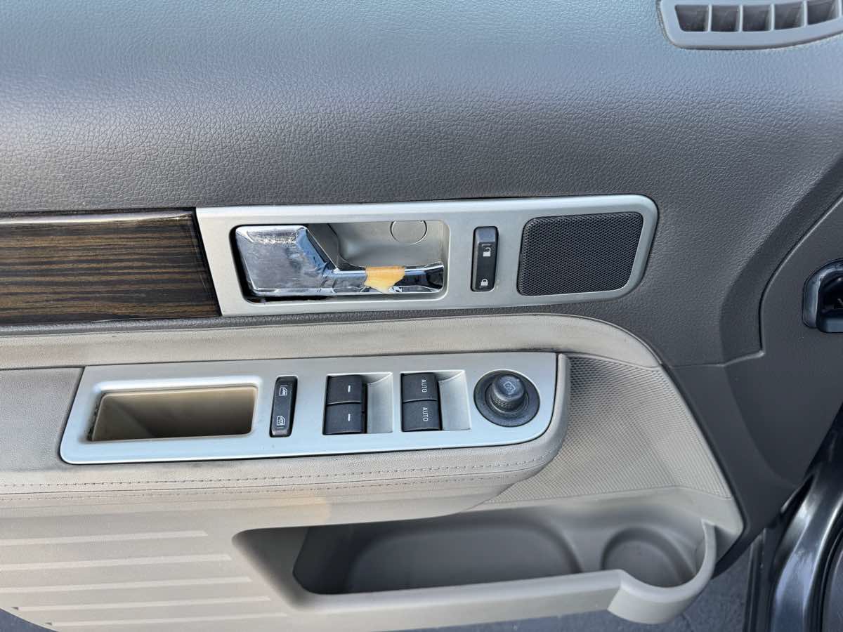 Used 2009 Lincoln MKX 2WD image 40