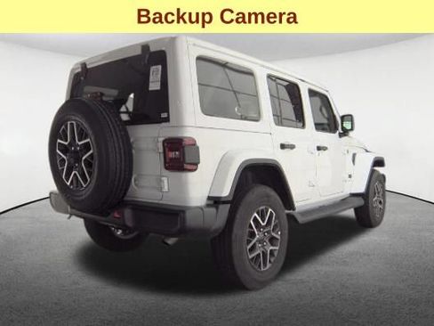 Used 2026 Jeep Wrangler Unlimited Sahara AWD/4WD image 5