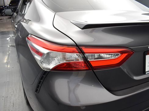 Used 2020 Toyota Camry SE w/ Carpet Mat Package image 7