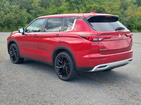 Used 2023 Mitsubishi Outlander SE AWD/4WD image 7