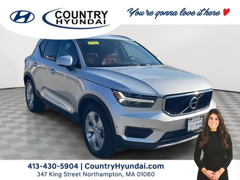 Used 2019 Volvo XC40 T5 Momentum AWD/4WD image 1