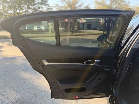 Used 2014 Porsche Panamera 4 w/ Premium Package image 16