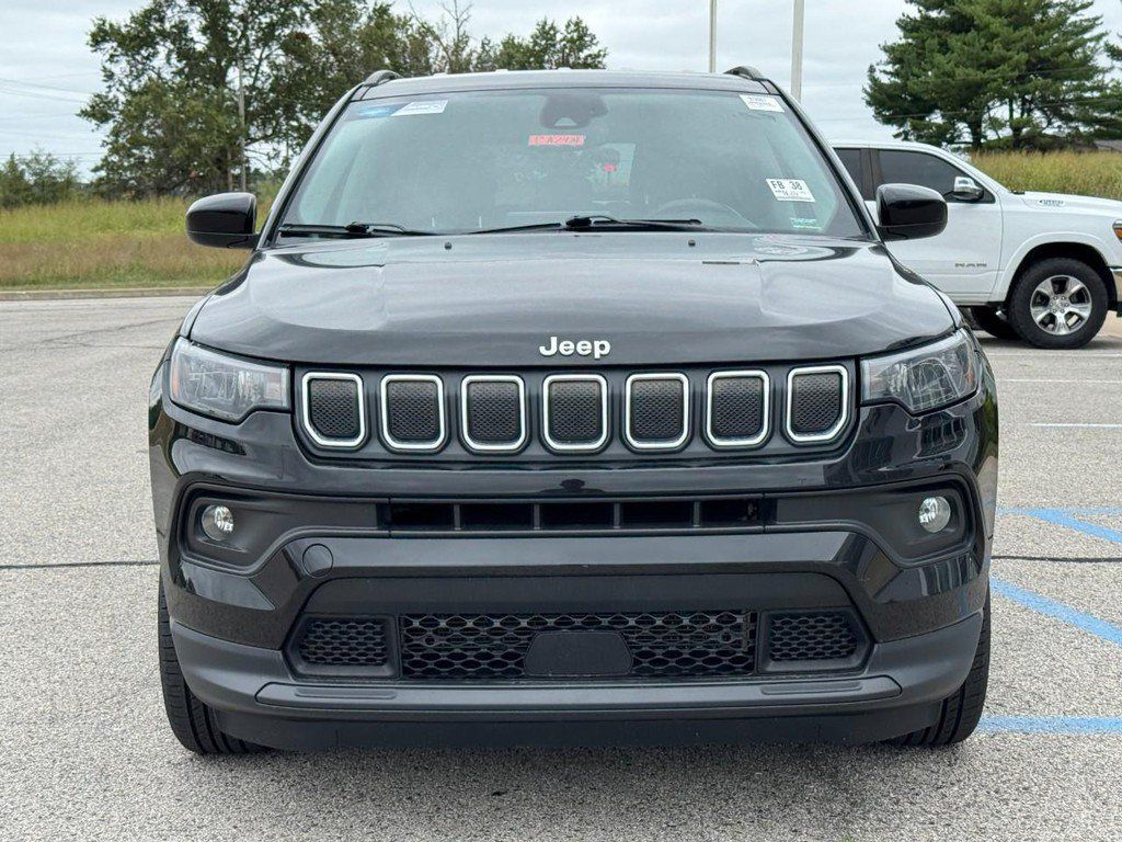 Used 2022 Jeep Compass Latitude w/ Convenience Group AWD/4WD image 12