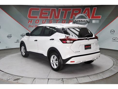 Used 2025 Nissan Kicks Play S image 4