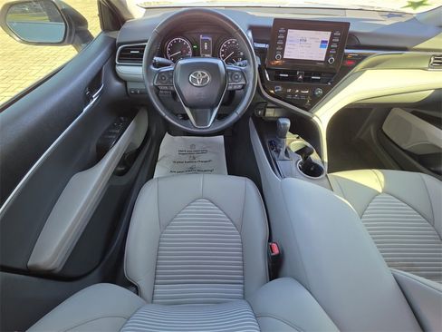 Used 2021 Toyota Camry SE image 6