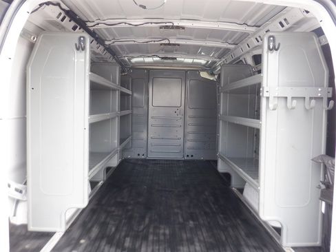 Used 2023 GMC Savana 2500 w/ Driver Convenience Package image 5