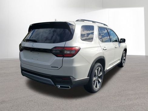 New 2025 Honda Pilot Touring image 13