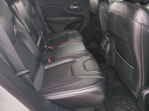 Used 2020 Jeep Cherokee Trailhawk image 31