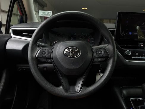 Used 2025 Toyota Corolla LE FWD image 28