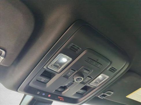 Used 2022 GMC Yukon Denali AWD/4WD image 12