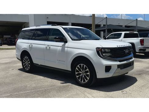 Used 2025 Ford Expedition Platinum AWD/4WD image 2