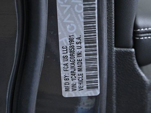 Used 2024 Jeep Grand Cherokee L Laredo image 38