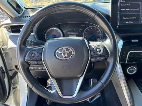 Used 2021 Toyota Venza Limited image 13