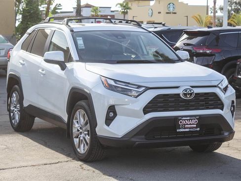 Used 2023 Toyota RAV4 XLE Premium image 3
