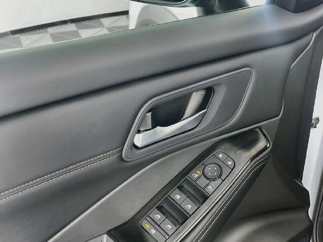 New 2026 Nissan Rogue Dark Armor AWD/4WD image 17