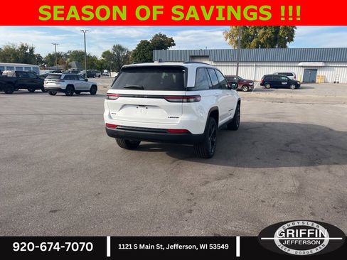 New 2025 Jeep Grand Cherokee Limited w/ Black Appearance Package image 11