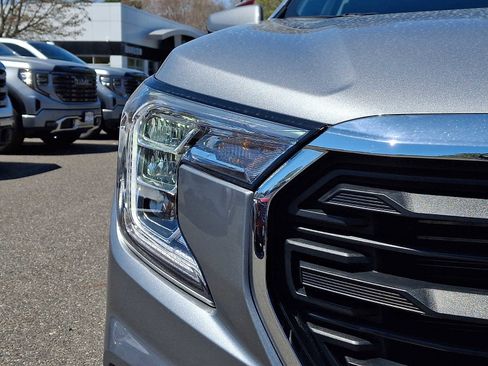 Used 2023 GMC Terrain SLE w/ Driver Convenience Package FWD image 10