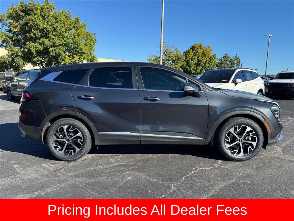 Used 2024 Kia Sportage EX FWD image 2