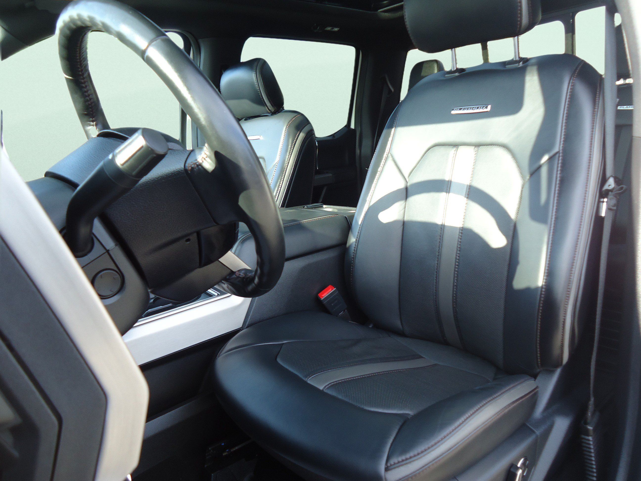 Used 2020 Ford F350 Platinum w/ Tremor Off-Road Package AWD/4WD image 33