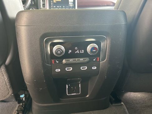 Used 2023 GMC Yukon XL Denali Ultimate AWD/4WD image 17