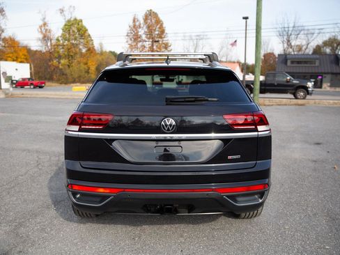 Used 2022 Volkswagen Atlas Cross Sport SE image 4