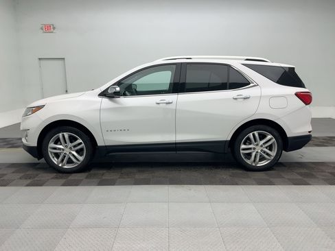 Used 2018 Chevrolet Equinox Premier image 2
