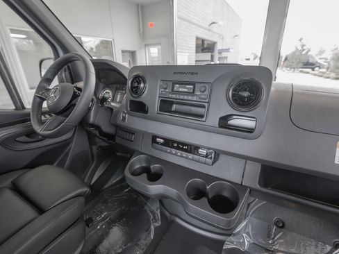Used 2025 Mercedes-Benz Sprinter 2500 image 18