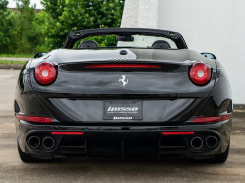 Used 2018 Ferrari California T RWD image 28